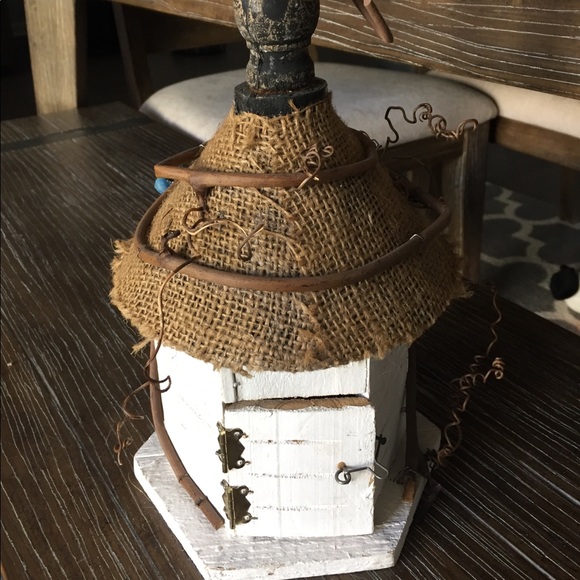 Joann’s Wild Blooms Birdhouse - Picture 2 of 3